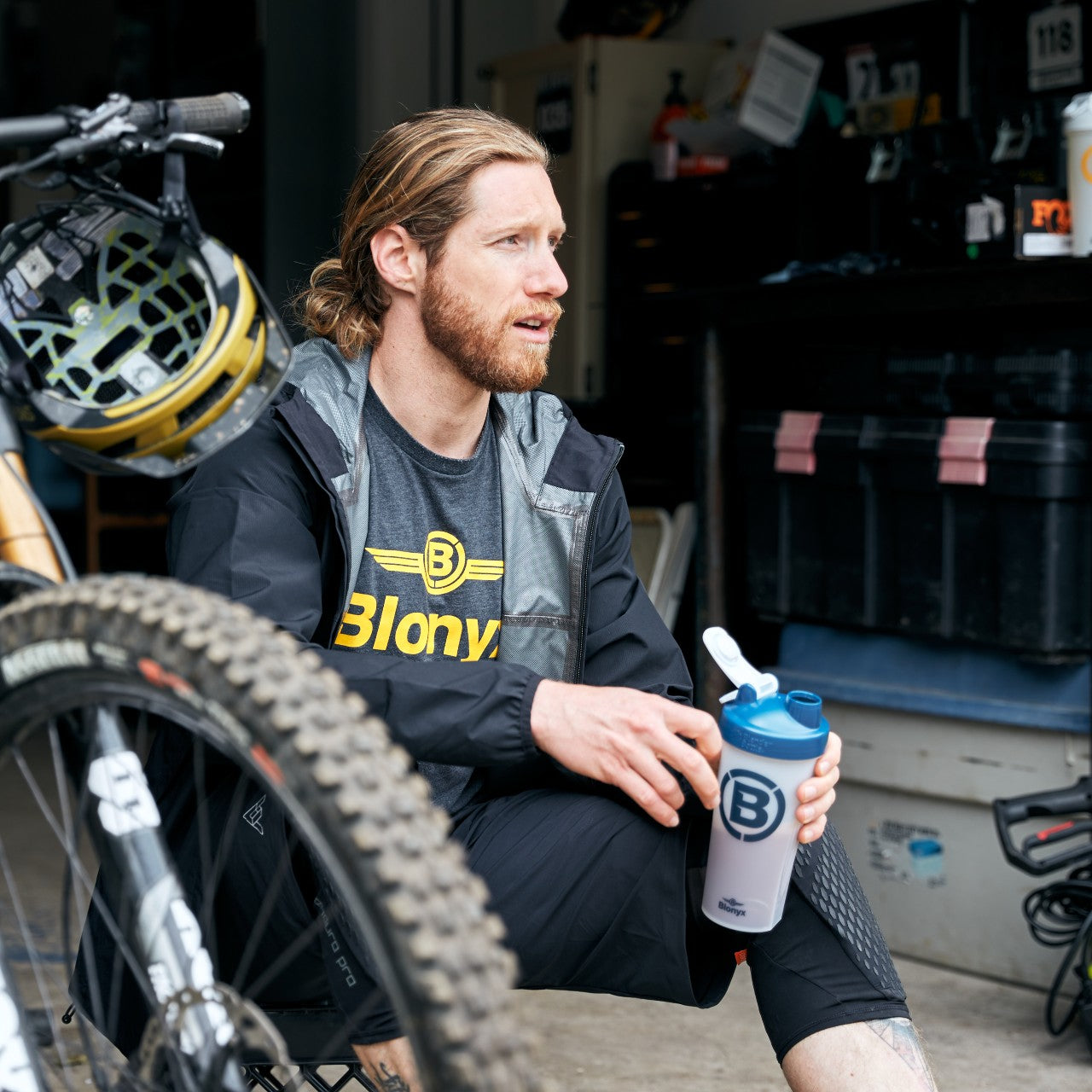 Bottles & Shaker Cups