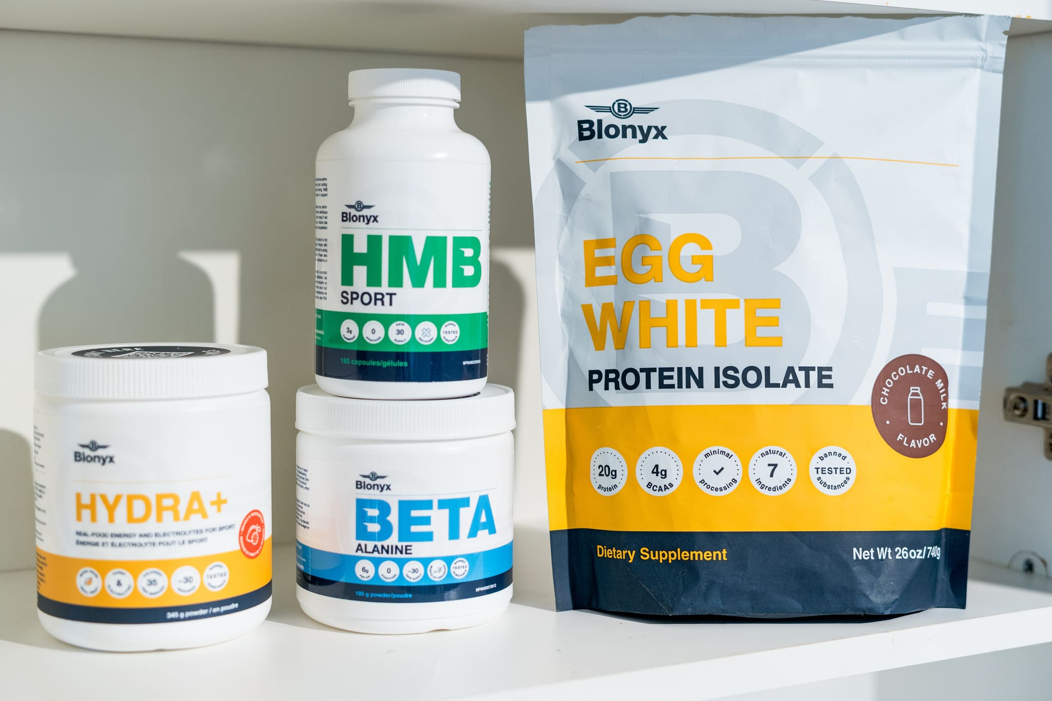 Blonyx Beta Alanine surrounded by other Blonyx supplements 