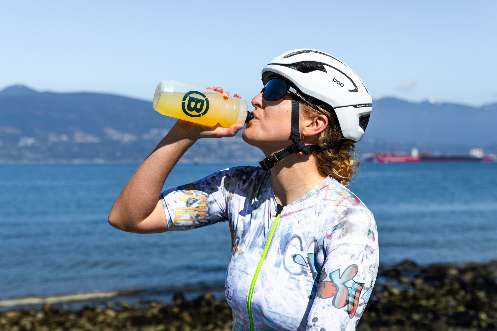 Cyclist drinking Blonyx Hydra+