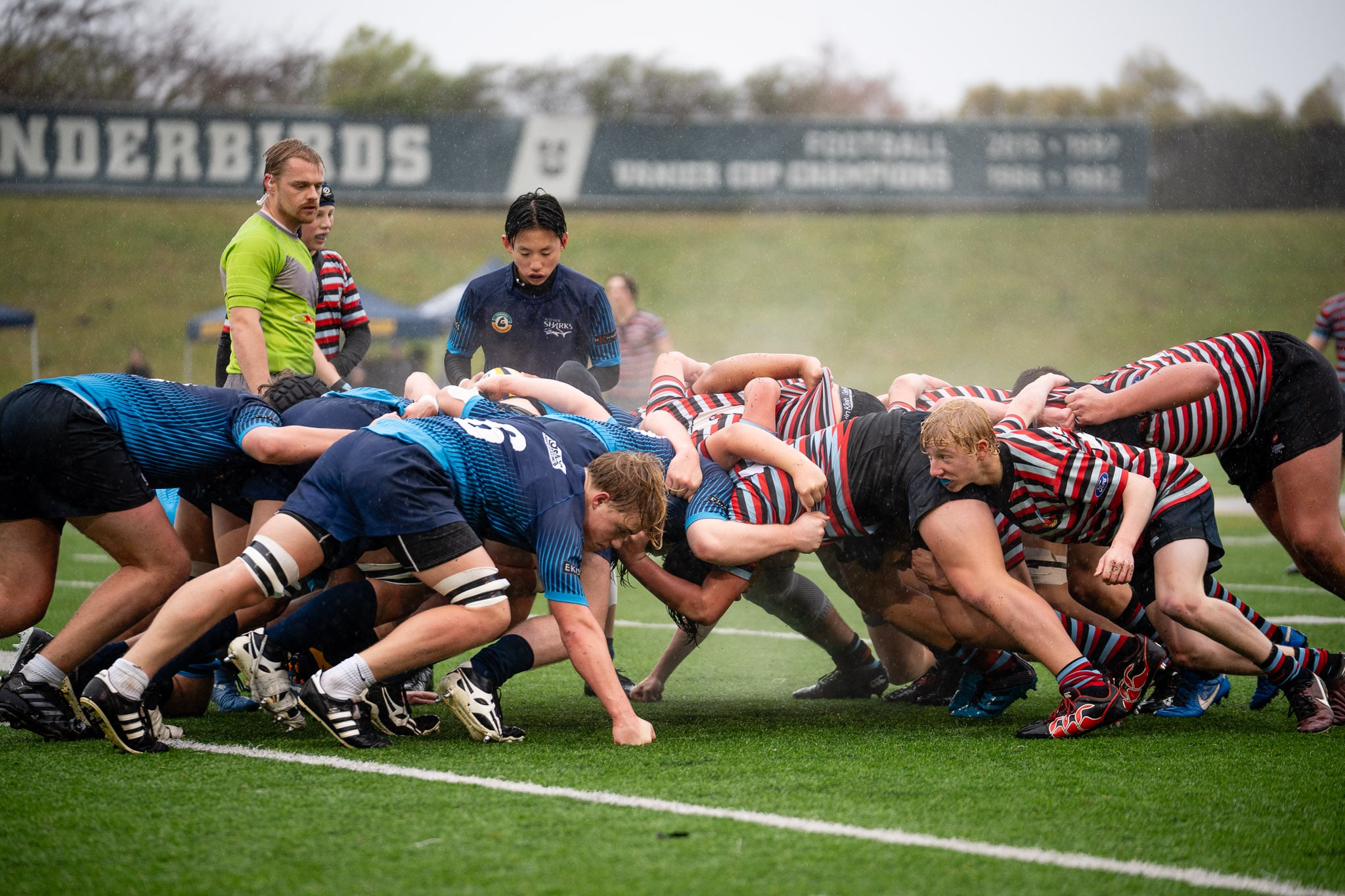 Two rugby teams going head to head on the pitch